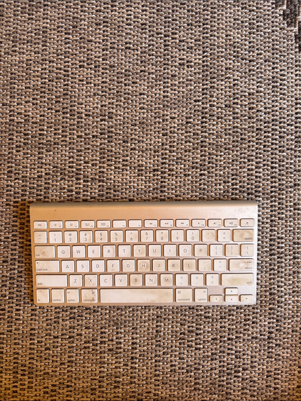 Apple White and Silver Wireless Keyboard (Foldable Aluminum Hinge)